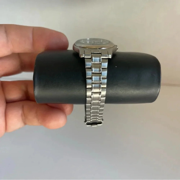 1990’s Vintage Unisex Disney Mickey Mouse Wristwatch - Picture 2 of 10